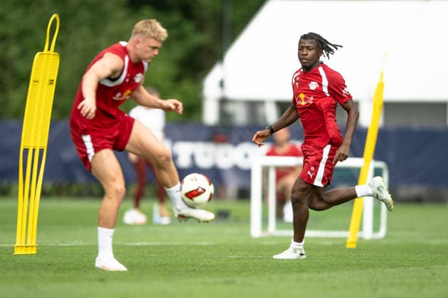 Conrad Harder (RB Leipzig, 09), Torschusstraining und Johan Bakayoko (RB Leipzig, 11), RB Leipzig, Fussball, Trainingslager Austria, Saison Vorbereitung, Saison 2026 2027, GER, 03.08.2026, Eibner-Pressefoto Andreas Ulmer RB Leipzig, Fussball, Trainingslager Austria, Saison Vorbereitung, Saison 2026 2027, GER, 03.08.2026, *** Conrad Harder (RB Leipzig), 09, shooting practice, and Johan Bakayoko (RB Leipzig), 11, RB Leipzig, soccer, training camp in Austria, preseason, 2026–2027 season, GER, August 3, 2026, Eibner Press Photo: Andreas Ulmer, RB Leipzig, soccer, training camp in Austria, preseason, 2026–2027 season, GER, August 3, 2026, Copyright: xEibner-Pressefoto AndreasxUlmerx EP_AUR
