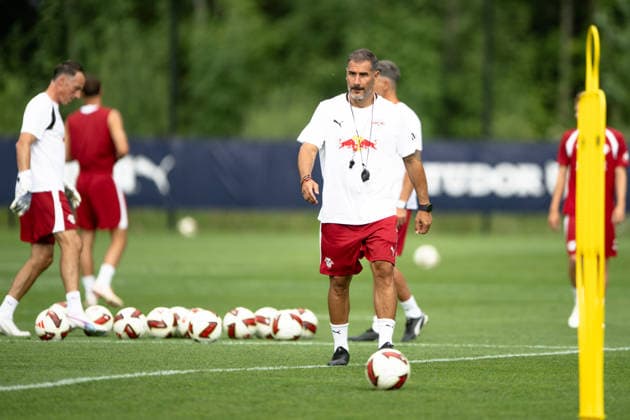 Cristian Fiel (RB Leipzig, Co Trainer) fordert viel vom Team, RB Leipzig, Fussball, Trainingslager Austria, Saison Vorbereitung, Saison 2026 2027, GER, 03.08.2026, Eibner-Pressefoto Andreas Ulmer RB Leipzig, Fussball, Trainingslager Austria, Saison Vorbereitung, Saison 2026 2027, GER, 03.08.2026, *** Cristian Fiel, RB Leipzig Assistant Coach, Demands a Lot from the Team, RB Leipzig, Soccer, Training Camp in Austria, Preseason, 2026–2027 Season, GER, August 3, 2026, Eibner Press Photo: Andreas Ulmer, RB Leipzig, soccer, training camp in Austria, preseason, 2026–2027 season, GER, August 3, 2026, Copyright: xEibner-Pressefoto AndreasxUlmerx EP_AUR