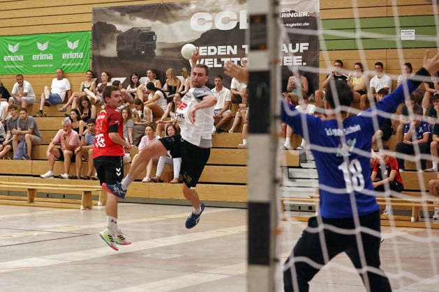 03.08.2026, xovx, Handball Lindencup, HSG Wettenberg - TuS Holzheim v.l. Max Schneider (TuS Holzheim), Aron Weiße (HSG Wettenberg), Jannes Krohn (TuS Holzheim) Linden Stadthalle Hessen Deutschland (DE) *** August 3, 2026, xovx, Lindencup Handball Tournament, HSG Wettenberg vs. TuS Holzheim: Max Schneider (TuS Holzheim), Aron Weiße (HSG Wettenberg), Jannes Krohn (TuS Holzheim), Linden Stadthalle, Hesse, Germany, DE