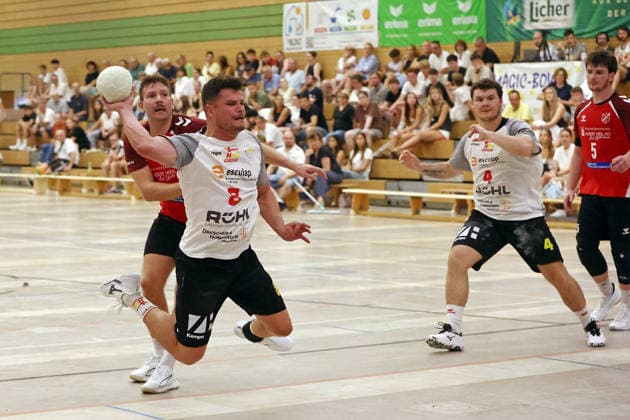 03.08.2026, xovx, Handball Lindencup, HSG Wettenberg - TuS Holzheim v.l. Simon Giebenhain (TuS Holzheim), Lukas Drommershausen (HSG Wettenberg), Tim Anhäuser (HSG Wettenberg), Finn Langenau (TuS Holzheim) Linden Stadthalle Hessen Deutschland (DE) *** August 3, 2026, xovx, Lindencup Handball, HSG Wettenberg vs. TuS Holzheim: Simon Giebenhain (TuS Holzheim), Lukas Drommershausen (HSG Wettenberg), Tim Anhäuser (HSG Wettenberg), Finn Langenau (TuS Holzheim); Linden Stadthalle, Hesse, Germany, DE