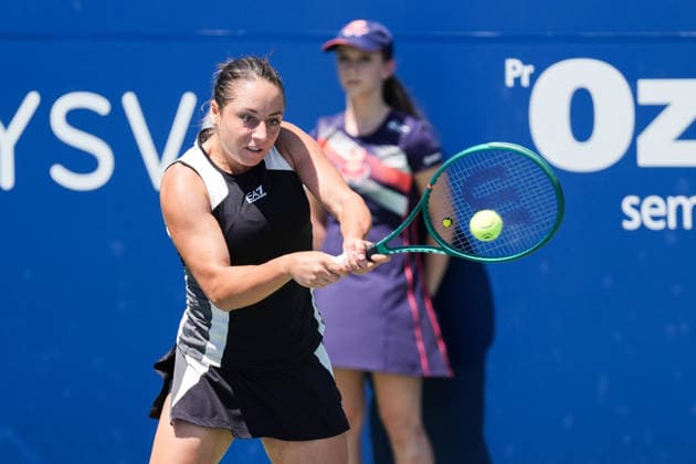 WTA, Tennis Damen Masters 1000 National Bank Open Toronto 2026 - Round of 128 - Day 3 Elisabetta Cocciaretto of Italy plays a backhand during the Women™s Singles round of 128 match against Talia Gibson of Australia on day 3 of the WTA Masters 1000 National Bank Open at Sobeys Stadium on August 3, 2026, in Toronto, Canada. (Photo by Leonardo Ramirez Eyepix Group) Copyright: xLeonardoxRamirezx xEyepixxGroupx LR03082026-07165