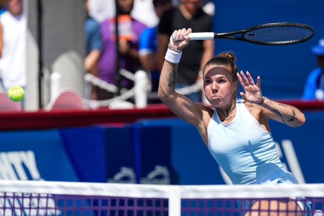 WTA, Tennis Damen Masters 1000 National Bank Open Toronto 2026 - Round of 128 - Day 3 Oleksandra Oliynykova of Ukraine lunges to plays a forehand against Karolina Pliskova of Czechia during the Women™s Singles round of 128 match on day 3 of the WTA Masters 1000 National Bank Open at Sobeys Stadium. on August 3, 2026 in Toronto, Canada. (Photo by Leonardo Ramirez Eyepix Group) Copyright: xLeonardoxRamirezx xEyepixxGroupx LR03082026-07043
