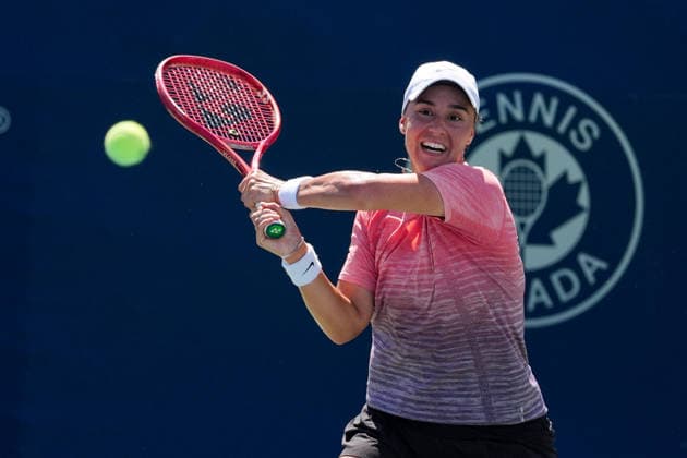 WTA, Tennis Damen Masters 1000 National Bank Open Toronto 2026 - Round of 128 - Day 3 Anhelina Kalinina of Ukraine plays a backhand against Anna Bondar of Hungary during the Women™s Singles round of 128 match on day 3 of the WTA Masters 1000 National Bank Open at Sobeys Stadium. on August 3, 2026 in Toronto, Canada. (Photo by Leonardo Ramirez Eyepix Group) Copyright: xLeonardoxRamirezx xEyepixxGroupx LR03082026-06416