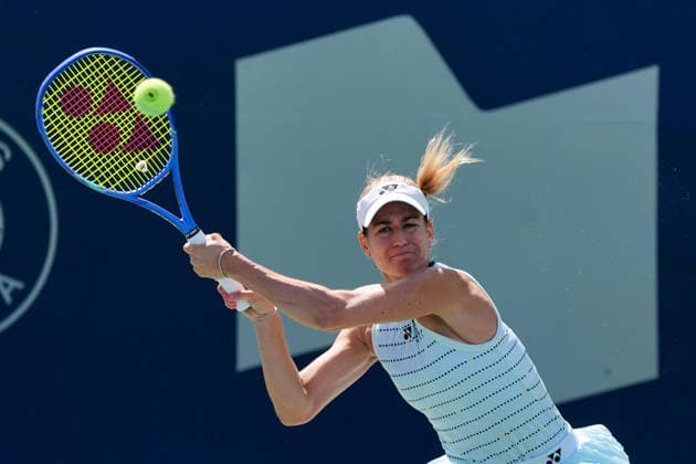 WTA, Tennis Damen Masters 1000 National Bank Open Toronto 2026 - Round of 128 - Day 3 Anna Bondar of Hungary hits a two-handed backhand against Anhelina Kalinina of Ukraine during the Women™s Singles round of 128 match on day 3 of the WTA Masters 1000 National Bank Open at Sobeys Stadium. on August 3, 2026 in Toronto, Canada. (Photo by Leonardo Ramirez Eyepix Group) Copyright: xLeonardoxRamirezx xEyepixxGroupx LR03082026-05565