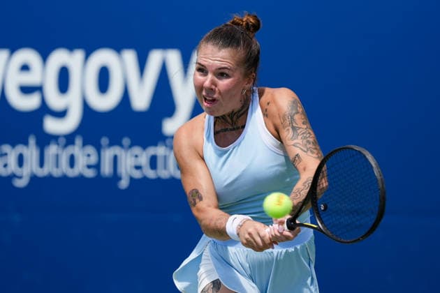 WTA, Tennis Damen Masters 1000 National Bank Open Toronto 2026 - Round of 128 - Day 3 Oleksandra Oliynykova of Ukraine hits a two-handed backhand against Karolina Pliskova of Czechia during the Women™s Singles round of 128 match on day 3 of the WTA Masters 1000 National Bank Open at Sobeys Stadium. on August 3, 2026 in Toronto, Canada. (Photo by Leonardo Ramirez Eyepix Group) Copyright: xLeonardoxRamirezx xEyepixxGroupx LR03082026-06747