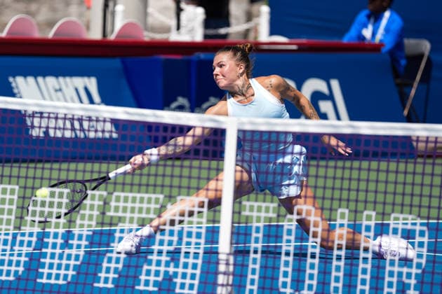 WTA, Tennis Damen Masters 1000 National Bank Open Toronto 2026 - Round of 128 - Day 3 Oleksandra Oliynykova of Ukraine lunges to plays a forehand against Karolina Pliskova of Czechia during the Women™s Singles round of 128 match on day 3 of the WTA Masters 1000 National Bank Open at Sobeys Stadium. on August 3, 2026 in Toronto, Canada. (Photo by Leonardo Ramirez Eyepix Group) Copyright: xLeonardoxRamirezx xEyepixxGroupx LR03082026-06985
