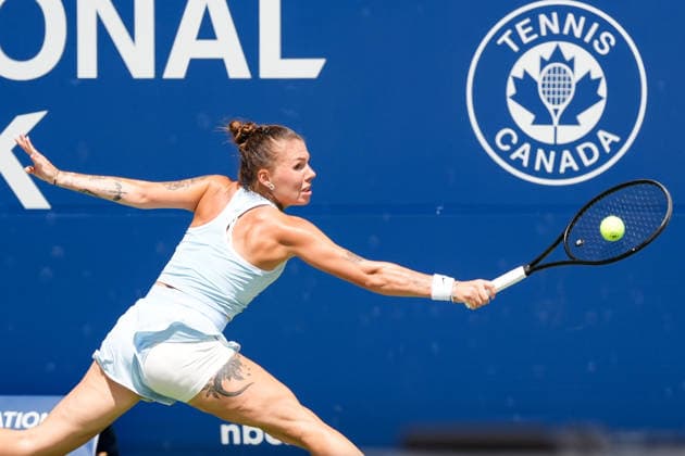 WTA, Tennis Damen Masters 1000 National Bank Open Toronto 2026 - Round of 128 - Day 3 Oleksandra Oliynykova of Ukraine lunges to plays a backhand against Karolina Pliskova of Czechia during the Women™s Singles round of 128 match on day 3 of the WTA Masters 1000 National Bank Open at Sobeys Stadium. on August 3, 2026 in Toronto, Canada. (Photo by Leonardo Ramirez Eyepix Group) Copyright: xLeonardoxRamirezx xEyepixxGroupx LR03082026-07008