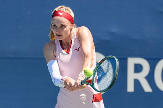 WTA, Tennis Damen Masters 1000 National Bank Open Toronto 2026 - Round of 128 - Day 3 Rebecca Sramkova of Slovakia plays a backhand during the Women™s Singles round of 128 match against Anna Blinkova of Russia on day 3 of the WTA Masters 1000 National Bank Open at Sobeys Stadium on August 3, 2026, in Toronto, Canada. (Photo by Leonardo Ramirez Eyepix Group) Copyright: xLeonardoxRamirezx xEyepixxGroupx LR03082026-08286