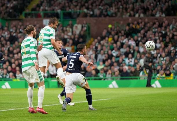 Benjamin Nygren of Celtic scores with a header to give Celtic a 1-0 lead. Celtic v Dundee, William Hill Scottish Premiership, Football, Celtic Park, Glasgow, Scotland, UK - 03 Aug 2026Glasgow Celtic Park Scotland United Kingdom  Copyright: xStuartxWallace Shutterstockx 17032193ab