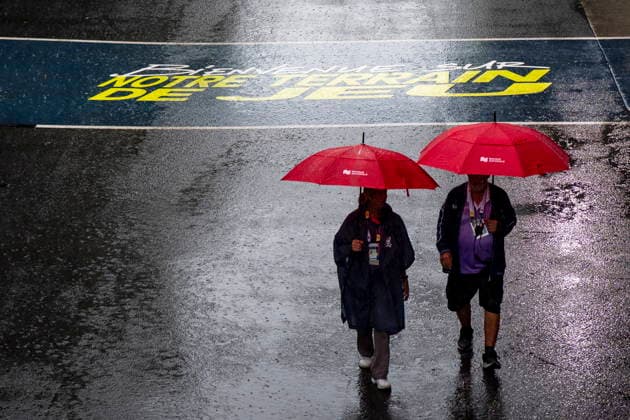 August 3, 2026, Montreal, Pq, Canada: People use umbrellas during a rain delay, on day two of the National Bank Open tennis tournament in Montreal on Monday August 3, 2026. Canada News - August 3, 2026  - ZUMAc35_ 20260803_zaf_c35_002 Copyright: xChristopherxKatsarovx