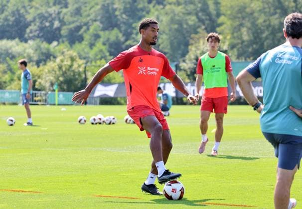 GER, Trainingslager Bayer 04 Leverkusen - Blankenhain 03.08.2026, Blankenhain, GER, Saison 2026 2027, 1.Bundesliga, Bayer 04 Leverkusen - Trainingslager im Bild Loic Bade (Leverkusen) am Ball DFL regulations prohibit any use of photographs as image sequences and or quasi-video *** GER, Bayer 04 Leverkusen Training Camp in Blankenhain, August 3, 2026, Blankenhain, GER, 2026–2027 Season, Bundesliga 1, Bayer 04 Leverkusen Training Camp in Pictures: Loic Bade, Leverkusen on the Ball. DFL regulations prohibit any use of photographs as image sequences and or quasi-video content.