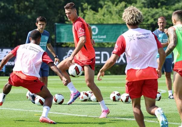 GER, Trainingslager Bayer 04 Leverkusen - Blankenhain 03.08.2026, Blankenhain, GER, Saison 2026 2027, 1.Bundesliga, Bayer 04 Leverkusen - Trainingslager im Bild Patrik Schick (Leverkusen) am Ball DFL regulations prohibit any use of photographs as image sequences and or quasi-video *** GER, Bayer 04 Leverkusen Training Camp in Blankenhain, August 3, 2026, Blankenhain, GER, 2026–2027 Season, Bundesliga 1, Bayer 04 Leverkusen Training Camp in Pictures: Patrik Schick, Leverkusen on the Ball. DFL regulations prohibit any use of photographs as image sequences and or quasi-video content.