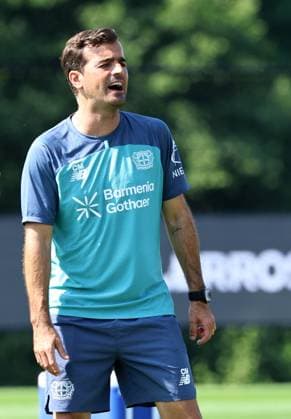 GER, Trainingslager Bayer 04 Leverkusen - Blankenhain 03.08.2026, Blankenhain, GER, Saison 2026 2027, 1.Bundesliga, Bayer 04 Leverkusen - Trainingslager im Bild Trainer Carles Martinez (Leverkusen) DFL regulations prohibit any use of photographs as image sequences and or quasi-video *** GER, Bayer 04 Leverkusen Training Camp in Blankenhain, August 3, 2026, Blankenhain, GER, 2026–2027 Season, Bundesliga 1, Bayer 04 Leverkusen Training Camp in Pictures: Coach Carles Martinez, Leverkusen. DFL regulations prohibit any use of photographs as image sequences and or quasi-video content.