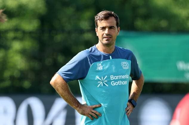 GER, Trainingslager Bayer 04 Leverkusen - Blankenhain 03.08.2026, Blankenhain, GER, Saison 2026 2027, 1.Bundesliga, Bayer 04 Leverkusen - Trainingslager im Bild Trainer Carles Martinez (Leverkusen) DFL regulations prohibit any use of photographs as image sequences and or quasi-video *** GER, Bayer 04 Leverkusen Training Camp in Blankenhain, August 3, 2026, Blankenhain, GER, 2026–2027 Season, Bundesliga 1, Bayer 04 Leverkusen Training Camp in Pictures: Coach Carles Martinez, Leverkusen. DFL regulations prohibit any use of photographs as image sequences and or quasi-video content.
