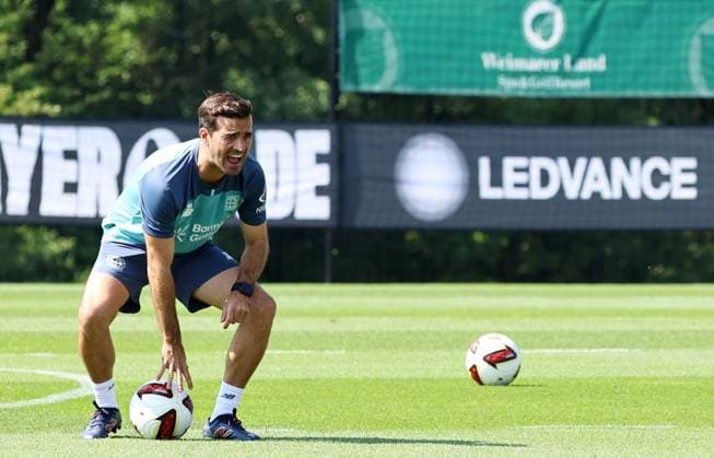 GER, Trainingslager Bayer 04 Leverkusen - Blankenhain 03.08.2026, Blankenhain, GER, Saison 2026 2027, 1.Bundesliga, Bayer 04 Leverkusen - Trainingslager im Bild Trainer Carles Martinez (Leverkusen) DFL regulations prohibit any use of photographs as image sequences and or quasi-video *** GER, Bayer 04 Leverkusen Training Camp in Blankenhain, August 3, 2026, Blankenhain, GER, 2026–2027 Season, Bundesliga 1, Bayer 04 Leverkusen Training Camp in Pictures: Coach Carles Martinez, Leverkusen. DFL regulations prohibit any use of photographs as image sequences and or quasi-video content.
