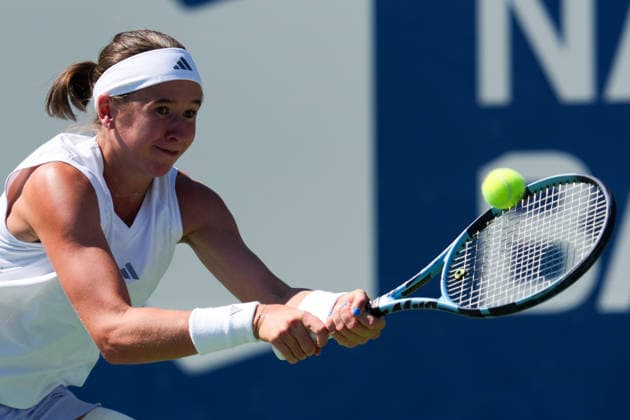 National Bank Open 2026 - Day 3 TORONTO, CANADA - AUGUST 3 : Nikola Bartunkova of Czech Republic in action against Bianca Andreescu of Canada in the round of 128 during the WTA, Tennis Damen 1000 National Bank Open in Toronto, Ontario, Canada on August 3, 2026. Mert Alper Dervis Anadolu Ontario Canada. Editorial use only. Please get in touch for any other usage.  Copyright: x2026xAnadoluxMertxAlperxDervisx