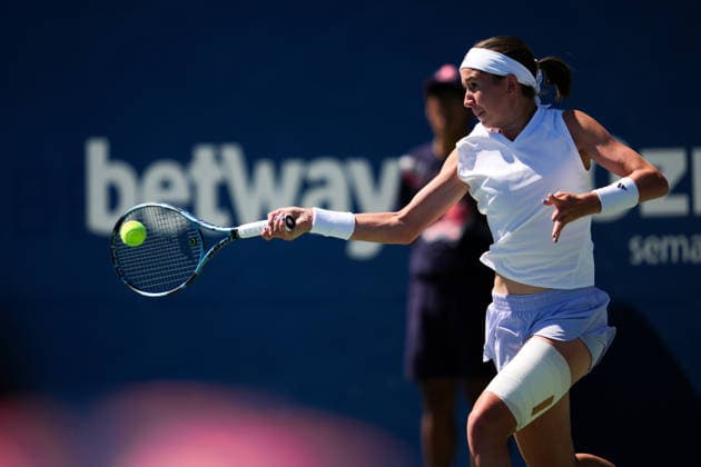 National Bank Open 2026 - Day 3 TORONTO, CANADA - AUGUST 3 : Nikola Bartunkova of Czech Republic in action against Bianca Andreescu of Canada in the round of 128 during the WTA, Tennis Damen 1000 National Bank Open in Toronto, Ontario, Canada on August 3, 2026. Mert Alper Dervis Anadolu Ontario Canada. Editorial use only. Please get in touch for any other usage.  Copyright: x2026xAnadoluxMertxAlperxDervisx