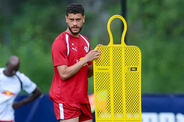 Romulo Cardoso (RB Leipzig) schaut, Tag 2, Trainingslager RB Leipzig, Gut Brandlhof am 03. August 2026 in Saalfelden, Österreich. (Foto von Marco Steinbrenner DeFodi Images) Romulo Cardoso (RB Leipzig) looks on, Tag 2, Trainingslager RB Leipzig, Gut Brandlhof, August 3, 2026 in Saalfelden, Austria. (Photo by Marco Steinbrenner DeFodi Images) - *** Romulo Cardoso of RB Leipzig looks on, Day 2, RB Leipzig training camp, Gut Brandlhof, on August 3, 2026, in Saalfelden, Austria. Photo by Marco Steinbrenner, DeFodi Images. Romulo Cardoso of RB Leipzig looks on, Day 2, RB Leipzig training camp, Gut Brandlhof, August 3, 2026, in Saalfelden, Austria. Photo by Marco Steinbrenner, DeFodi Images