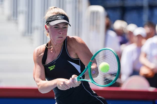 WTA, Tennis Damen Masters 1000 National Bank Open Toronto 2026 - Round of 128 - Day 3 Magdalena French of Poland plays a backhand during the Women™s Singles round of 128 match against Leolia Jeanjean of France on day 3 of the WTA Masters 1000 National Bank Open at Sobeys Stadium on August 3, 2026, in Toronto, Canada. (Photo by Leonardo Ramirez Eyepix Group) Copyright: xLeonardoxRamirezx xEyepixxGroupx LR03082026-09412
