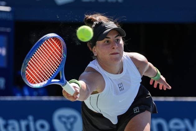 WTA, Tennis Damen Masters 1000 National Bank Open Toronto 2026 - Round of 128 - Day 3 Bianca Andreescu of Canada lunges to play a forehand during the Women™s Singles round of 128 match against Nikola Bartunkova of Czech Republic on day 3 of the WTA Masters 1000 National Bank Open at Sobeys Stadium on August 3, 2026, in Toronto, Canada. (Photo by Leonardo Ramirez Eyepix Group) Copyright: xLeonardoxRamirezx xEyepixxGroupx LR03082026-02390