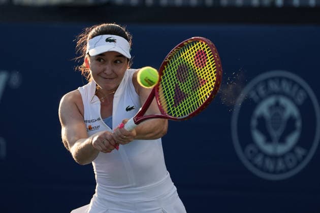 WTA, Tennis Damen Masters 1000 National Bank Open Toronto 2026 - Round of 128 - Day 3 Eva Lys of Germany plays a backhand during the Women™s Singles round of 128 match against Panna Udvardy of Hungary on day 3 of the WTA Masters 1000 National Bank Open at Sobeys Stadium on August 3, 2026, in Toronto, Canada. (Photo by Leonardo Ramirez Eyepix Group) Copyright: xLeonardoxRamirezx xEyepixxGroupx LR03082026-05563