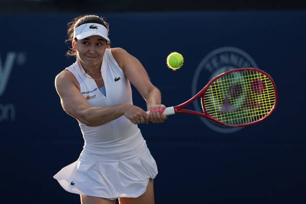 WTA, Tennis Damen Masters 1000 National Bank Open Toronto 2026 - Round of 128 - Day 3 Eva Lys of Germany plays a backhand during the Women™s Singles round of 128 match against Panna Udvardy of Hungary on day 3 of the WTA Masters 1000 National Bank Open at Sobeys Stadium on August 3, 2026, in Toronto, Canada. (Photo by Leonardo Ramirez Eyepix Group) Copyright: xLeonardoxRamirezx xEyepixxGroupx LR_03082026_193745