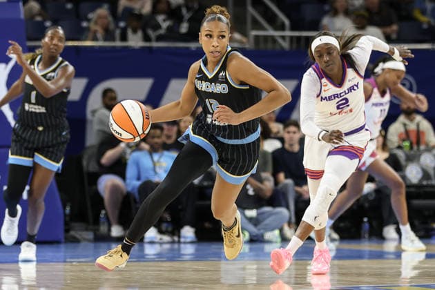 CHICAGO, USA - August 3: Sydney Taylor (12 Chicago Sky) steals the ball during the WNBA, Basketball Damen, USA game between the Chicago Sky and Phoenix Mercury at Wintrust Arena on Monday, August 3 in Chicago, USA  Copyright: xShainaxBenhiyoun SPPx Sportspressphoto_SPR200285
