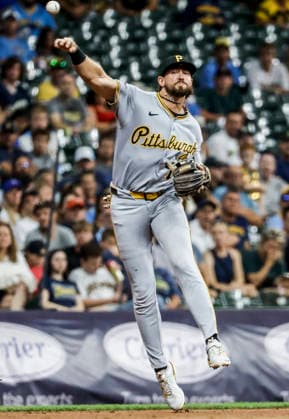 Pittsburgh Pirates third baseman Jared Triolo throws out Milwaukee Brewers center fielder Garrett Mitchell on a ground ball in the eighth inning of the MLB, Baseball Herren, USA game between the Pittsburgh Pirates and the Milwaukee Brewers at American Family Field in Milwaukee, Wisconsin on Monday, August 3, 2026. Pirates won 4-3.  MIL20260803833 TANNENxMAURY
