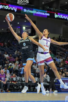 CHICAGO, IL - AUGUST 03: Jacy Sheldon 0 of the Chicago Sky drives to the basket for a layup past Noemie Brochant 1 of the Phoenix Mercury during the second half on August 3, 2026 at Winturst Arena in Chicago, Illinois. (Photo by Melissa Tamez Icon Sportswire) WNBA, Basketball Damen, USA AUG 03 Phoenix Mercury at Chicago Sky EDITORIAL USE ONLY Icon260803024