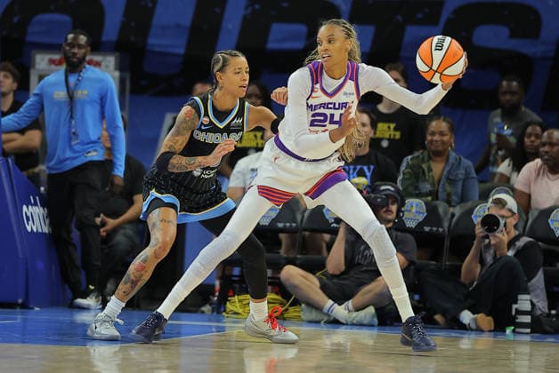 CHICAGO, IL - AUGUST 03: Natasha Cloud 9 of the Chicago Sky guards DeWanna Bonner 24 of the Phoenix Mercury during the second half on August 3, 2026 at Winturst Arena in Chicago, Illinois. (Photo by Melissa Tamez Icon Sportswire) WNBA, Basketball Damen, USA AUG 03 Phoenix Mercury at Chicago Sky EDITORIAL USE ONLY Icon260803028