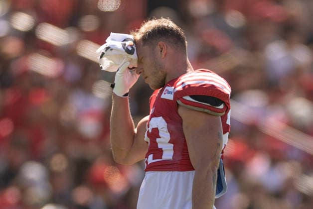 NFL, American Football Herren, USA San Francisco 49ers Training Camp Aug 3, 2026; Santa Clara, California, USA; San Francisco 49ers running back Christian McCaffrey (23) uses a towel during Training Camp at the SAP Performance Center next to Levi™s Stadium. Mandatory Credit: Stan Szeto - Image of Santa Clara California USA EDITORIAL USE ONLY Copyright: xStanxSzetox StanxSzetox iosphotos416942