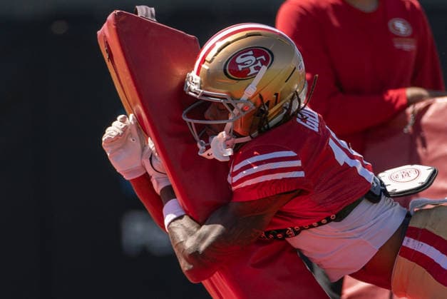 NFL, American Football Herren, USA San Francisco 49ers Training Camp Aug 3, 2026; Santa Clara, California, USA; San Francisco 49ers wide receiver Wesley Grimes (18)tackles a training pad during Training Camp at the SAP Performance Center next to Levi™s Stadium. Mandatory Credit: Stan Szeto - Image of Santa Clara California USA EDITORIAL USE ONLY Copyright: xStanxSzetox StanxSzetox iosphotos416922