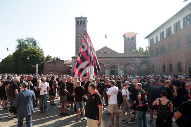 IPA87228476 - Milan: Franco Baresi™s Funeral at the Basilica of Sant™Ambrogio In the photo: banners from fans in the South Stand  Copyright: xFrancescoxEnriquezx xPoolxEnriquezxPiaggesix 0863313288st