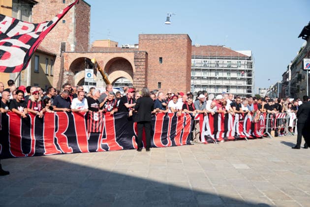 IPA87228483 - Milan: Franco Baresi™s Funeral at the Basilica of Sant™Ambrogio In the photo: banners from fans in the South Stand  Copyright: xFrancescoxEnriquezx xPoolxEnriquezxPiaggesix 0863313293st