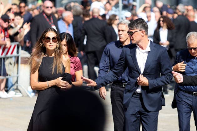 IPA87228970 - Milan: Franco Baresi™s Funeral at the Basilica of Sant™Ambrogio Pictured: Paolo Maldini with his wife Adriana  Copyright: xFrancescoxEnriquezx xPoolxEnriquezxPiaggesix 0863315694st