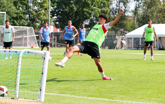 04.08.2026, Deutschland, Grassau, Fußball Bundesliga, Saison 2026 2027, Trainingslager VfB Stuttgart, Ertugrul Yigit *** August 4, 2026, Germany, Grassau, Bundesliga, 2026–2027 season, VfB Stuttgart training camp, Ertugrul Yigit