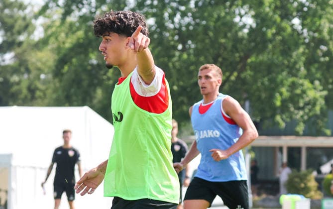 04.08.2026, Deutschland, Grassau, Fußball Bundesliga, Saison 2026 2027, Trainingslager VfB Stuttgart, Ertugrul Yigit *** August 4, 2026, Germany, Grassau, Bundesliga, 2026–2027 season, VfB Stuttgart training camp, Ertugrul Yigit