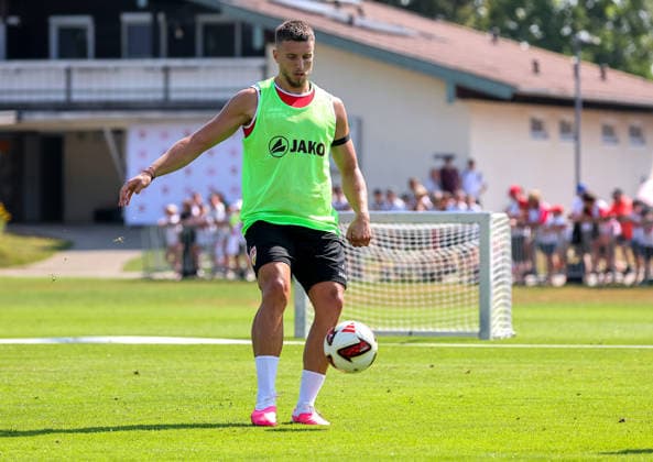 04.08.2026, Deutschland, Grassau, Fußball Bundesliga, Saison 2026 2027, Trainingslager VfB Stuttgart, Ermedin Demirovic *** August 4, 2026, Germany, Grassau, Bundesliga, 2026–2027 Season, VfB Stuttgart Training Camp, Ermedin Demirovic