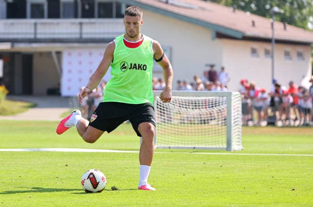 04.08.2026, Deutschland, Grassau, Fußball Bundesliga, Saison 2026 2027, Trainingslager VfB Stuttgart, Ermedin Demirovic *** August 4, 2026, Germany, Grassau, Bundesliga, 2026–2027 Season, VfB Stuttgart Training Camp, Ermedin Demirovic