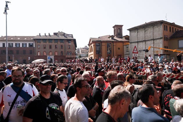 IPA87229255 - Milan: Franco Baresi s Funeral at the Basilica of Sant™Ambrogio In the photo: fans  Copyright: xFrancescoxEnriquezx xPoolxEnriquezxPiaggesix 0863316954st