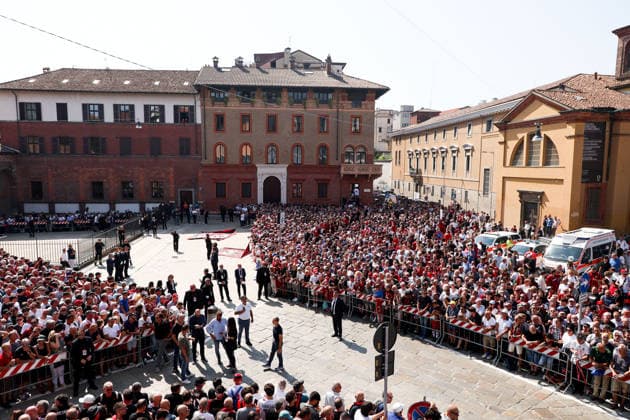 IPA87229541 - Milan: Franco Baresi s Funeral at the Basilica of Sant™Ambrogio In the photo: fans  Copyright: xFrancescoxEnriquezx xPoolxEnriquezxPiaggesix 0863317192st