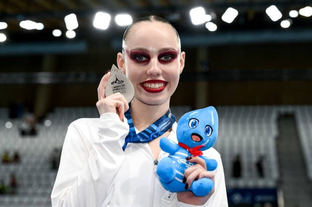 Vasilina Khandoshka Neutral Athlete A shows the silver medal after competing in the artistic swimming Solo Tech Women Final during the European Aquatics Championships at the Olympic Aquatic Center in Paris (France), August 4, 2026. Andrea Staccioli