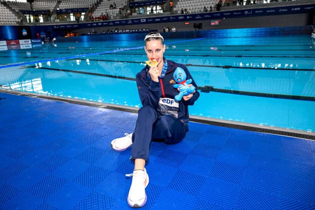 Iris Tio Casas of Spain shows the gold medal after competing in the artistic swimming Solo Tech Women Final during the European Aquatics Championships at the Olympic Aquatic Center in Paris (France), August 4, 2026. Andrea Staccioli