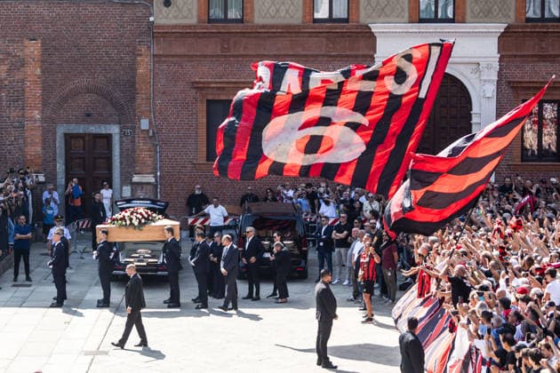 IPA87229639 - Milan: Franco Baresi™s Funeral at the Basilica of Sant™Ambrogio In the photo: the arrival of the casket  Copyright: xFrancescoxEnriquezx xPoolxEnriquezxPiaggesix 0863317613st