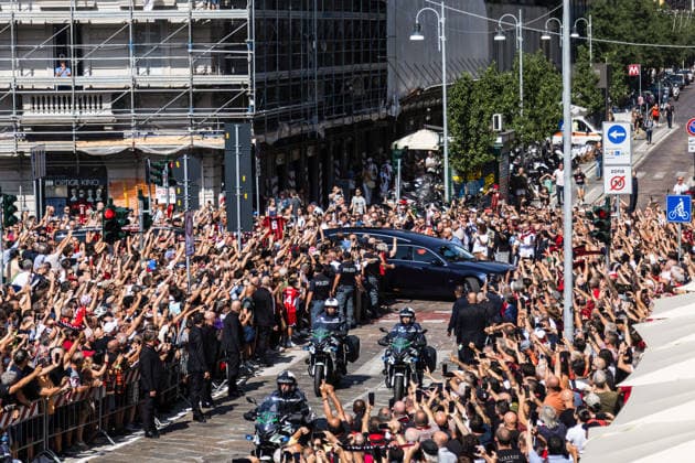 IPA87229664 - Milan: Franco Baresi™s Funeral at the Basilica of Sant™Ambrogio In the photo: the arrival of the casket  Copyright: xFrancescoxEnriquezx xPoolxEnriquezxPiaggesix 0863317624st