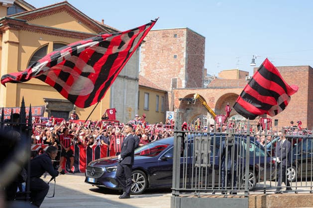 News - Funeral of Franco Baresi The coffin of Franco Baresi at Basilica Sant Ambrogio during Funeral of Franco Baresi, News in Milan, Italy, August 04 2026 Milan Basilica of Sant Ambrogio Italy Copyright: xRobertaxCorradinx xLiveMediax 0863317710st