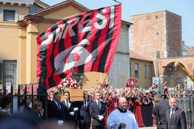 News - Funeral of Franco Baresi The coffin of Franco Baresi at Basilica Sant Ambrogio during Funeral of Franco Baresi, News in Milan, Italy, August 04 2026 Milan Basilica of Sant Ambrogio Italy Copyright: xRobertaxCorradinx xLiveMediax 0863317714st