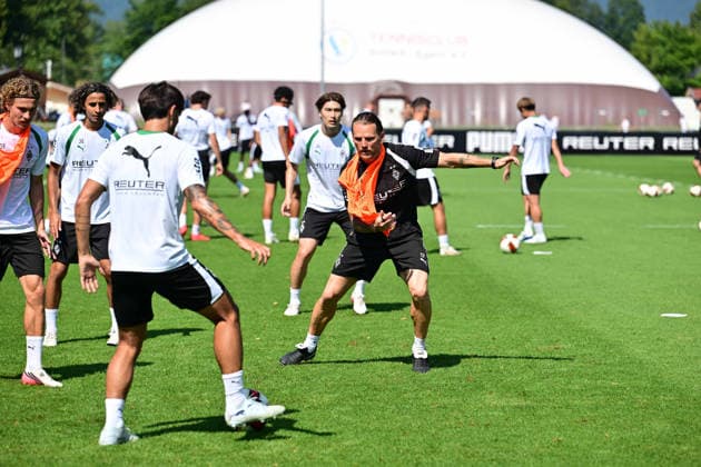 04.08.2026; Rottach-Egern; Fussball, Herren, Saison 2026 2027, Trainingslager Borussia Moenchengladbach Eugen Polanski (Trainer Gladbach, Mitte) macht aktiv bei einer Einheit mit DFL regulations prohibit any use of photographs as image sequences and or quasi-video. Stadion Am Birkenmoos Bayern Deutschland *** August 4, 2026 Rottach Egern Soccer, Men s, 2026–2027 season, Borussia Mönchengladbach training camp; Eugen Polanski, Gladbach coach; Mitte takes part in a training session. DFL regulations prohibit any use of photographs as image sequences and or quasi-video. Am Birkenmoos Stadium, Bavaria, Germany