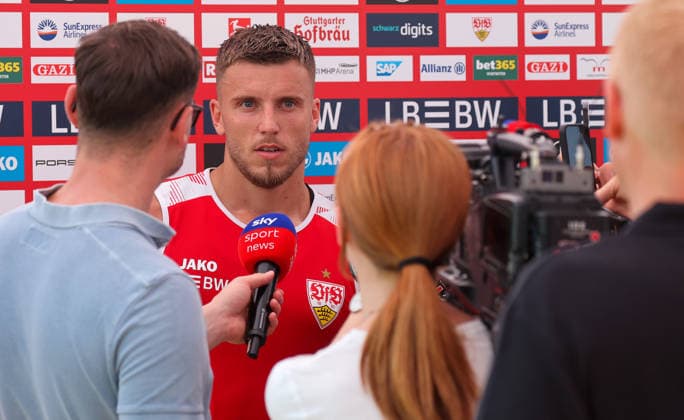 04.08.2026, Deutschland, Grassau, Fußball Bundesliga, Saison 2026 2027, Trainingslager VfB Stuttgart, Ermedin Demirovic *** August 4, 2026, Germany, Grassau, Bundesliga, 2026–2027 Season, VfB Stuttgart Training Camp, Ermedin Demirovic