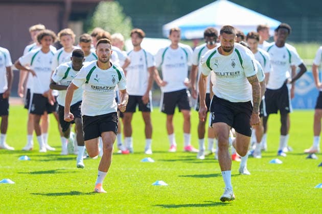 04.08.2026, xydrx, Fußball, Trainingslager, Borussia Mönchengladbach, Saison 2026 2027, Stadion am Birkenmoos: Enzo Leopold (Borussia Moenchengladbach, 8) und Tim Kleindienst (Borussia Moenchengladbach, 11) DFB regulations prohibit any use of photographs as image sequences and or quasi-video. *** August 4, 2026, xydrx, soccer, training camp, Borussia Mönchengladbach, 2026–2027 season, Birkenmoos Stadium, Enzo Leopold (Borussia Mönchengladbach, No. 8) and Tim Kleindienst (Borussia Mönchengladbach, No. 11). DFB regulations prohibit any use of photographs as image sequences and or quasi-video. Copyright: HMBxMedia YannisxDreimann